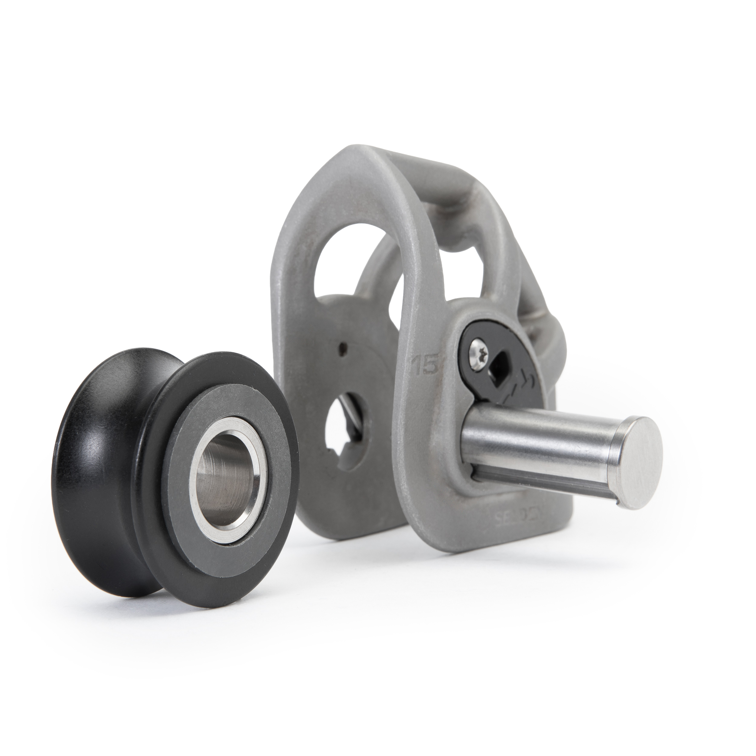 New patented Clew block for furling mainsails